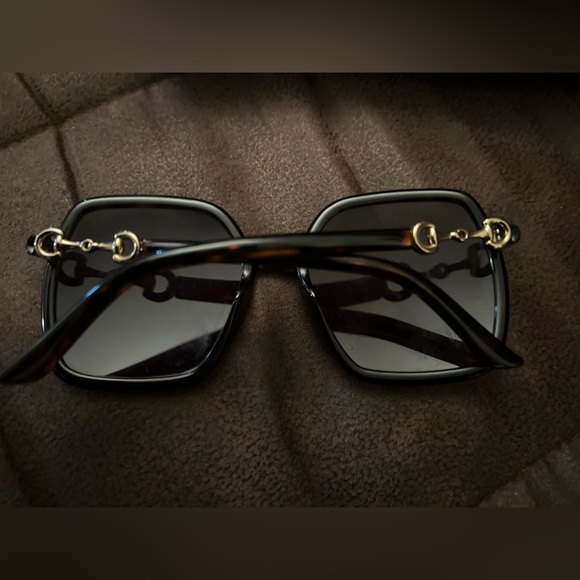 Authentic Female Gucci Glasses Comes with Original Case and Gucci Soft Silk Bag - Picture 2 of 10
